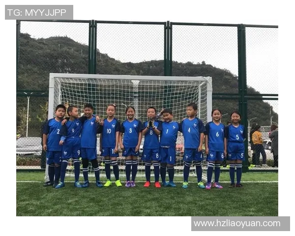 足球明星全力追逐梦想之球激情碰撞精彩瞬间动画视频