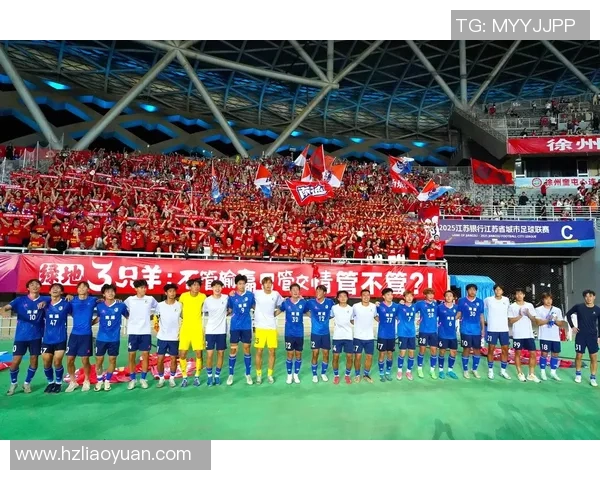 足球明星齐呼加油让我们共同奋斗向胜利进发